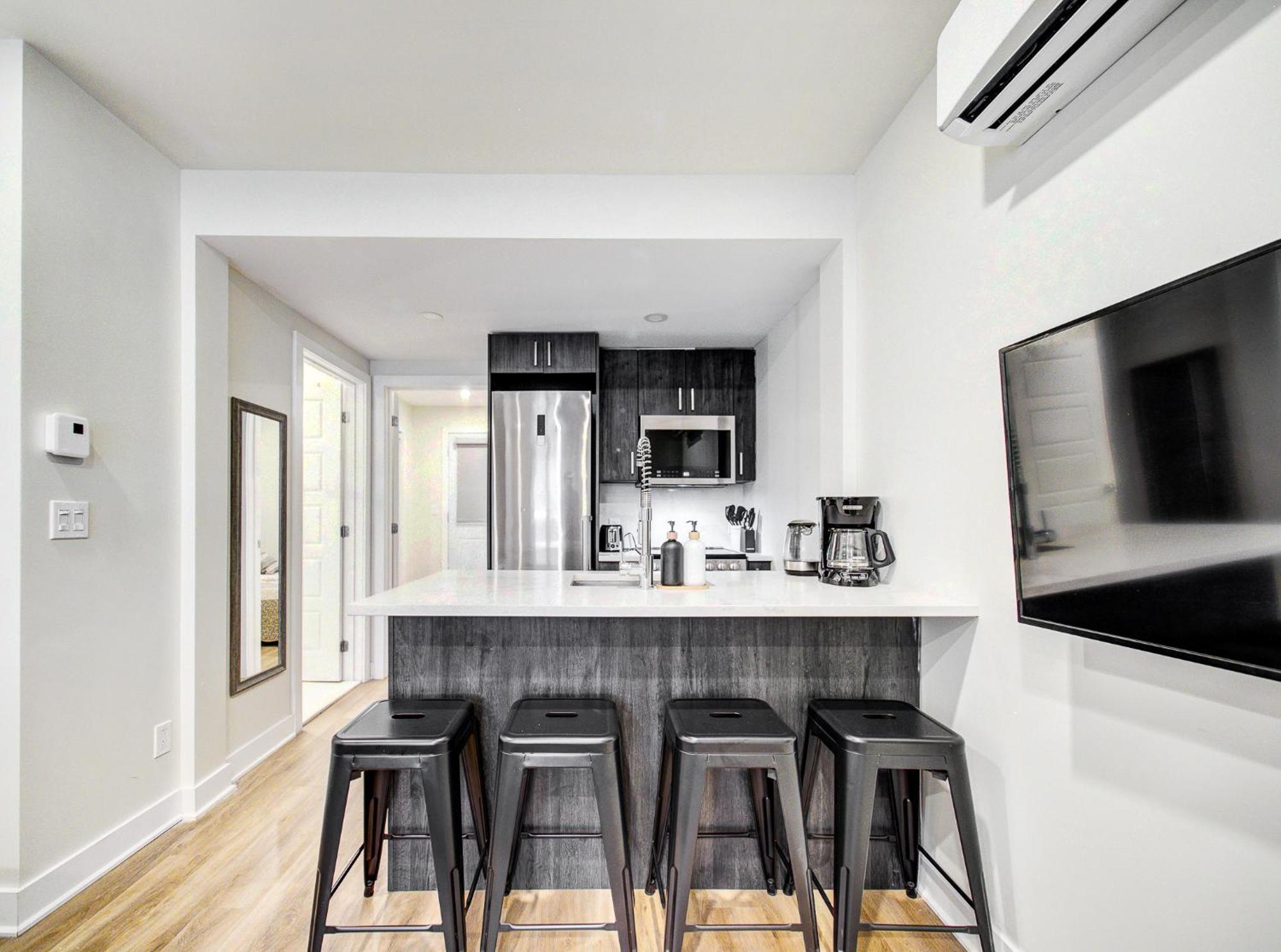 Amazing 1 Bdr Heart Of Plateau A Apartment *