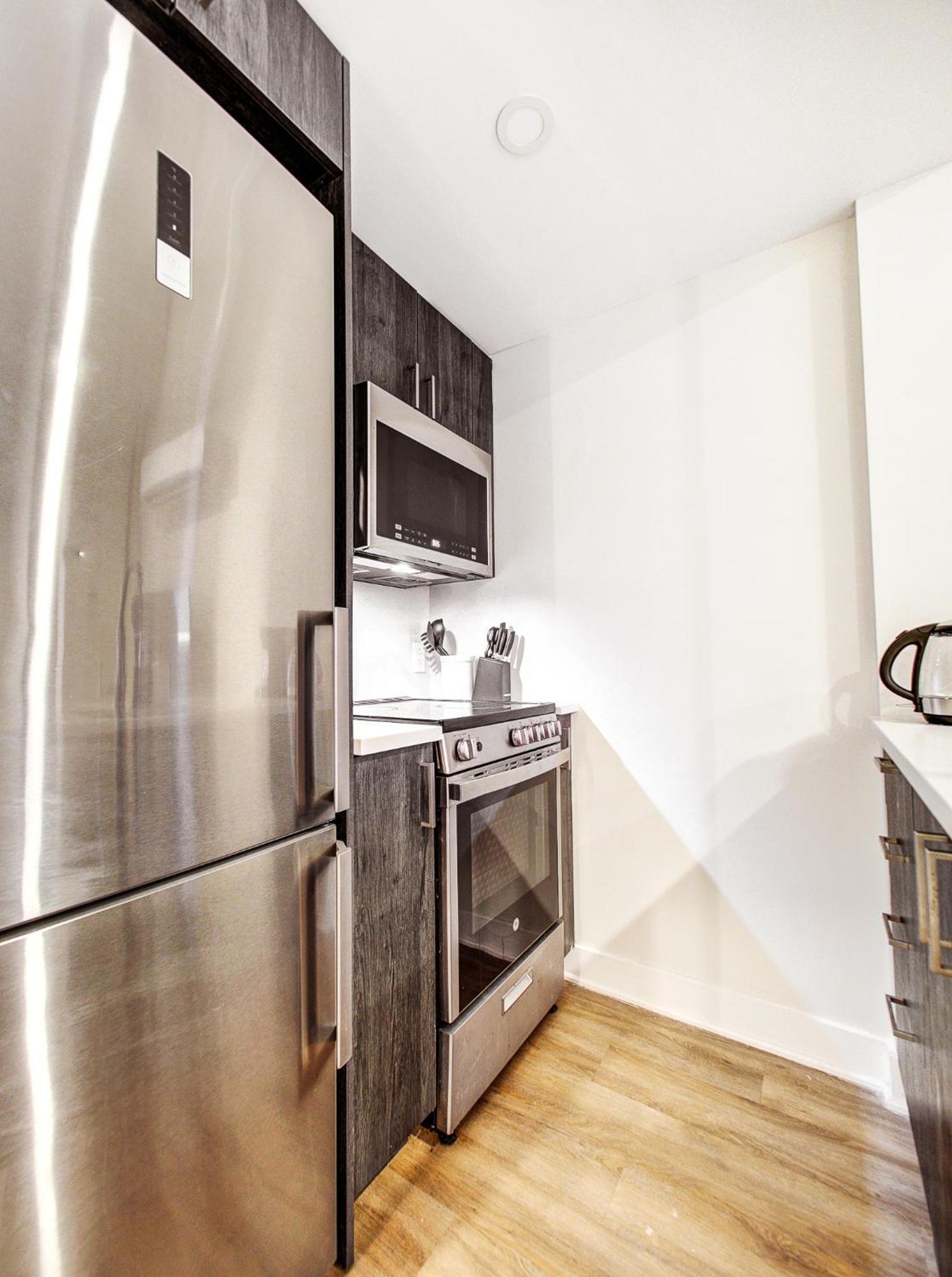 Amazing 1 Bdr Heart Of Plateau A Montreal