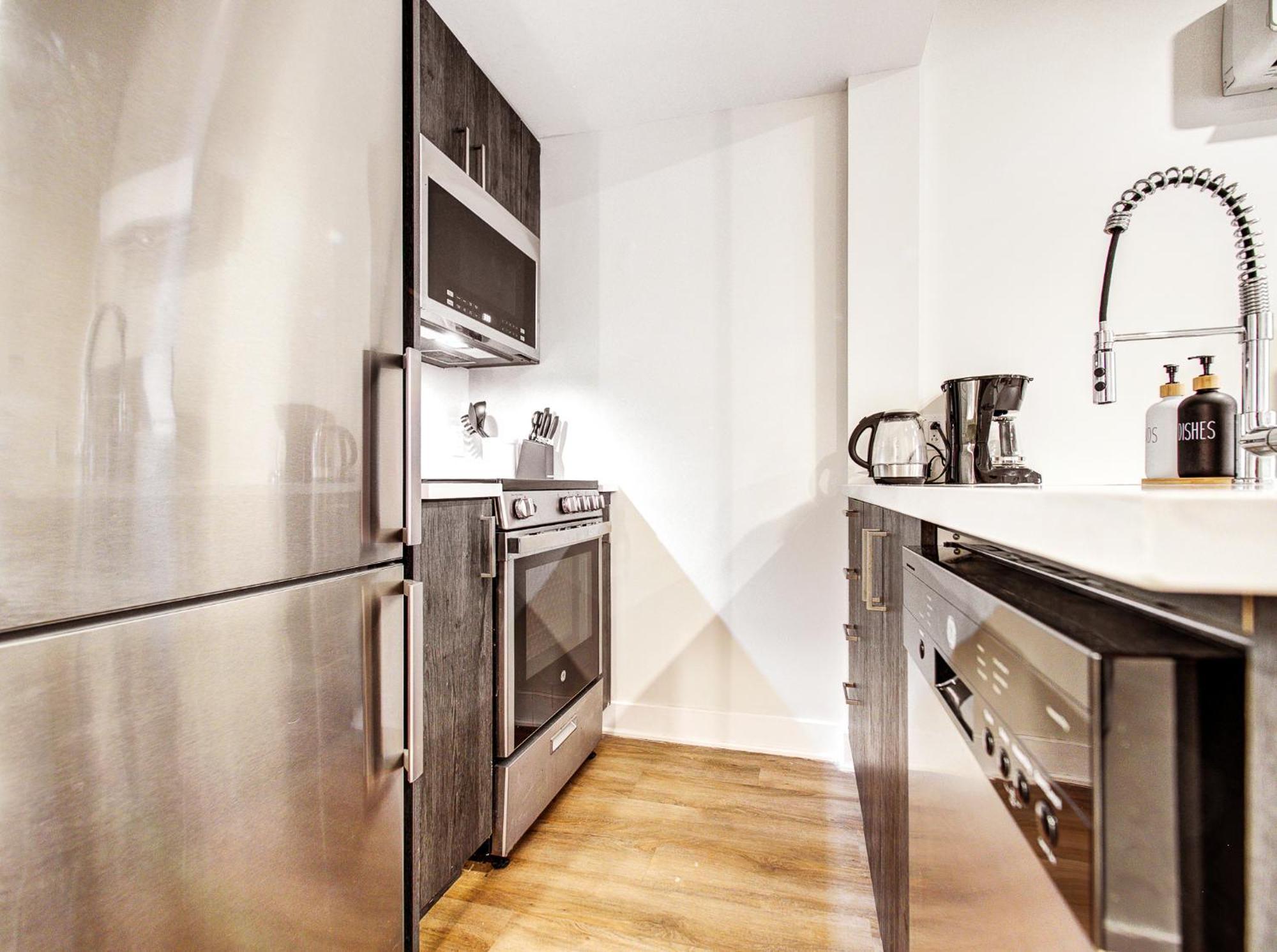 Amazing 1 Bdr Heart Of Plateau A Apartment Montreal